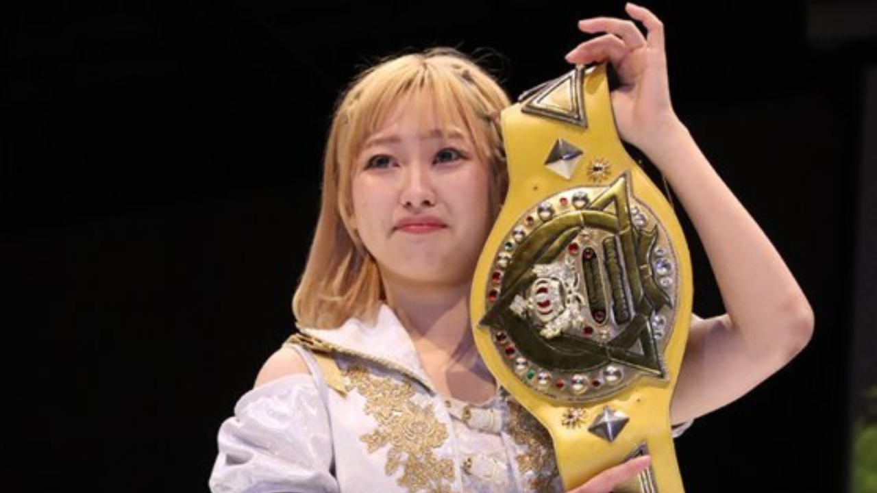 Feature: For Story Women's pro wrestling-Kinko Tamura, NEO Women's Pro  Wrestler, retiring this month, has a fighting match at the Ice Ribbon dojo  in Warabi, Saitama Prefcture. Primary school students have joined