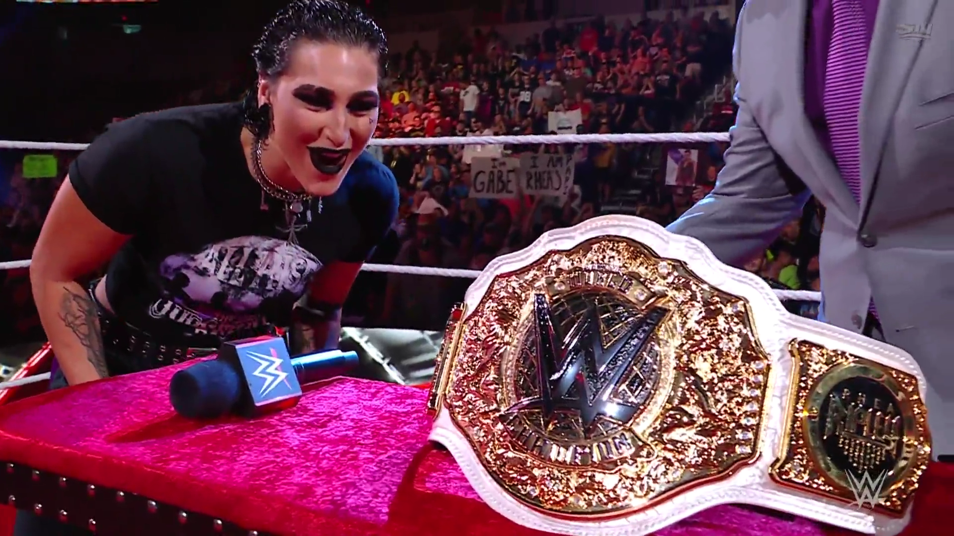 Women's champion top